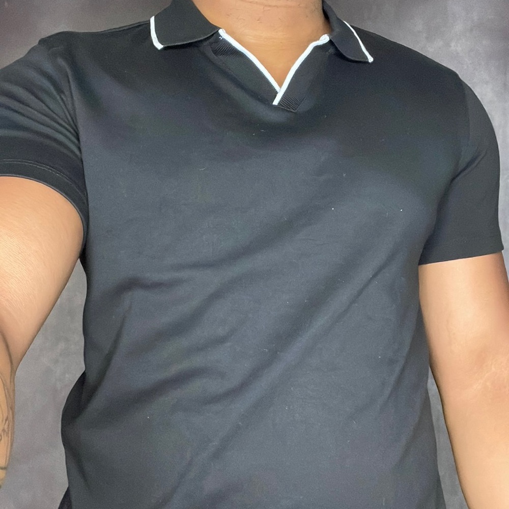 Kenneth Cole Awearness black v neck polo